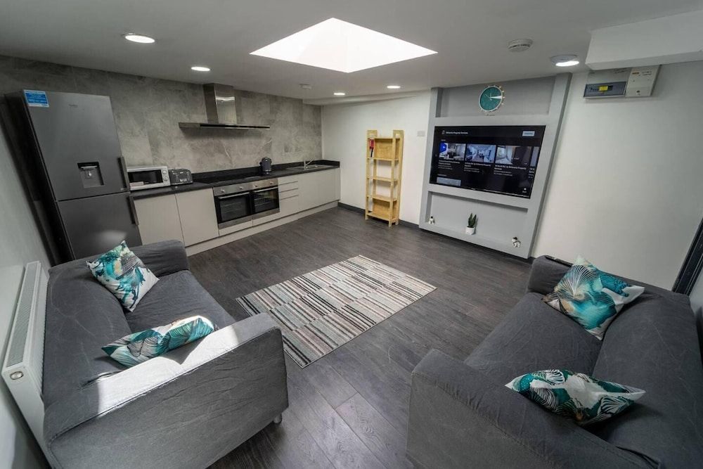 Spacious Comfortable Studio Near the University Studio 21