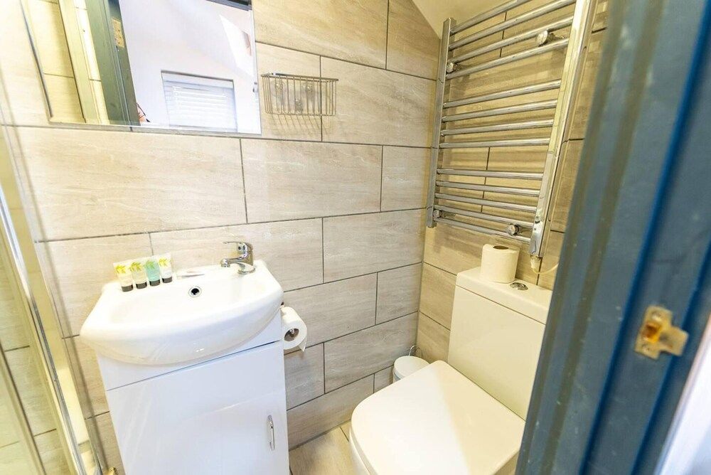 Spacious Comfortable Studio Near the University Studio 24