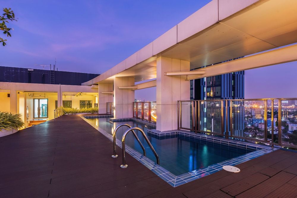 undefined The Prestige Sky By Favstay 5