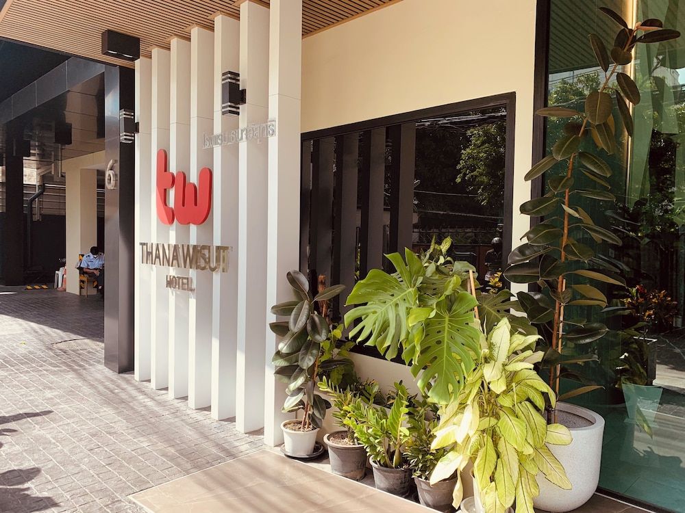 undefined Thana Wisut Hotel 2