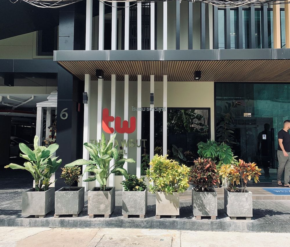 undefined Thana Wisut Hotel 4