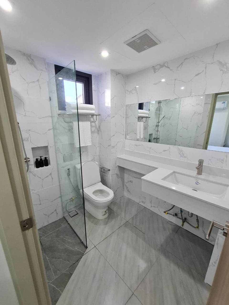 undefined Thana Wisut Hotel 6