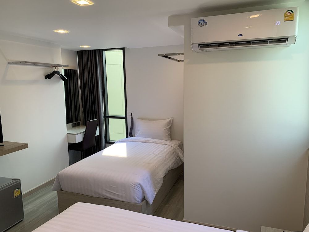 undefined Thana Wisut Hotel 9