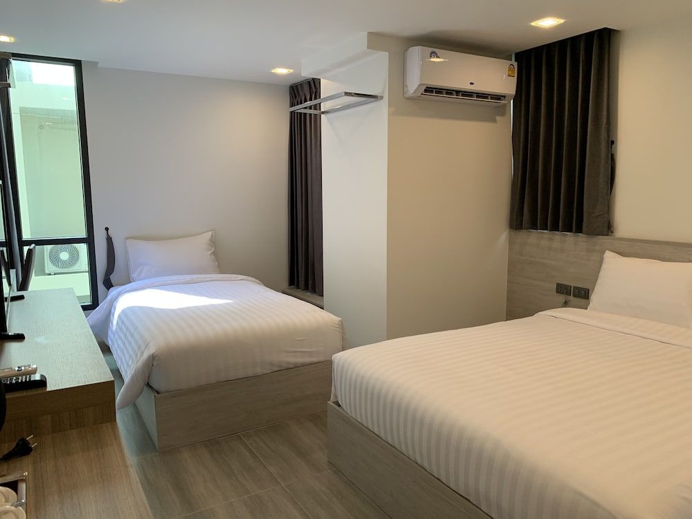 undefined Thana Wisut Hotel 2