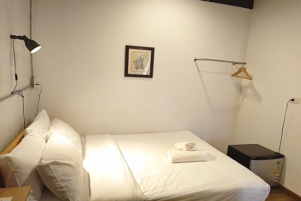 ORA Hostel Bangkok Standard Double Room, Private Bathroom 4