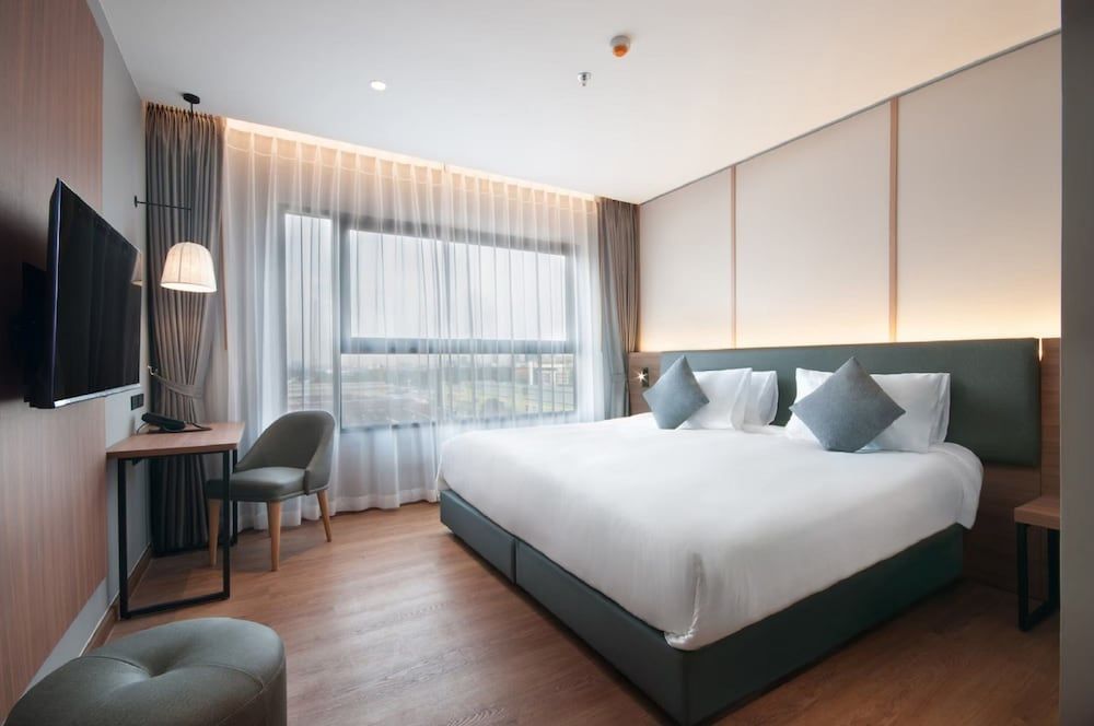 Best Western Chatuchak Superior Room, 1 Double Bed, Non Smoking, City View 10