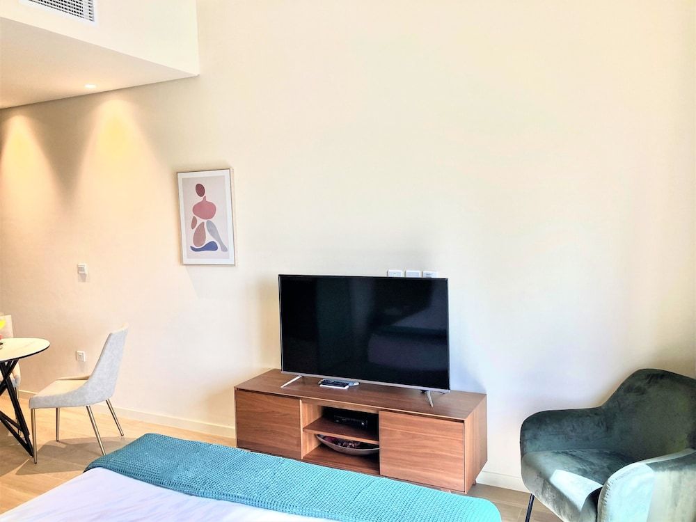 undefined Amazing living in park view studio 10