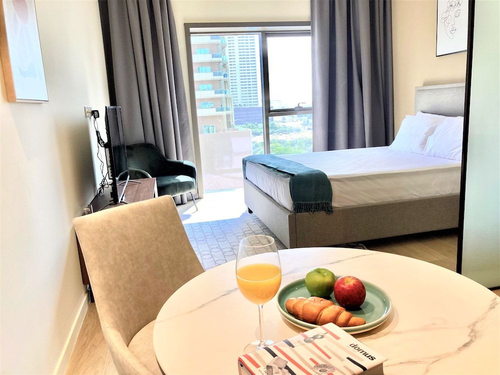 undefined Amazing living in park view studio 6