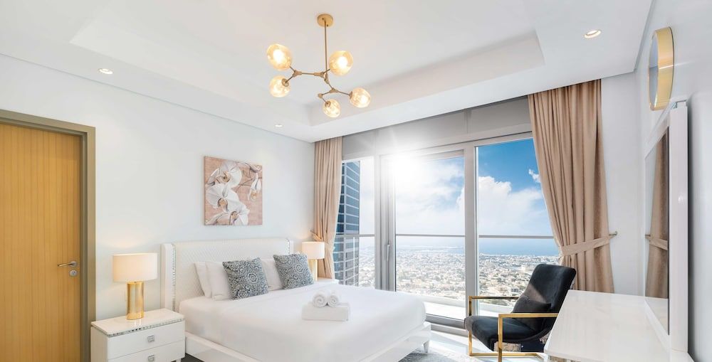 LUX The Paramount Sea View Suite