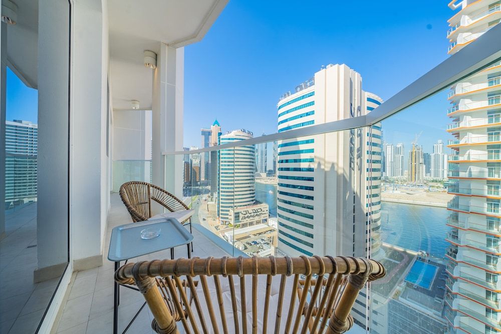 Stylish Waterfront Apartment With Views on Canal Comfort Apartment 25