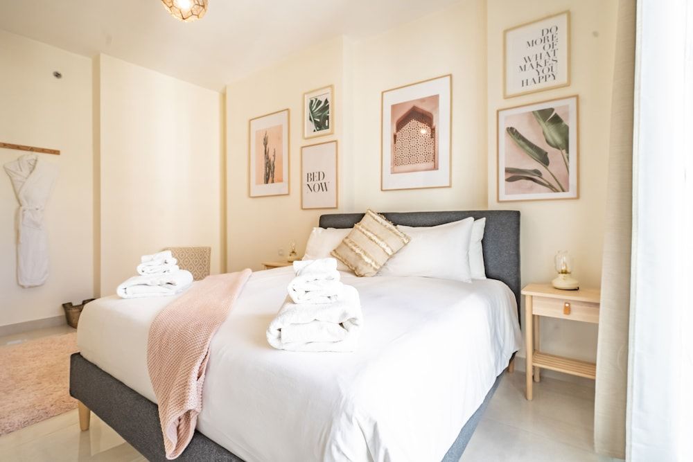 Stylish Waterfront Apartment With Views on Canal Comfort Apartment 2