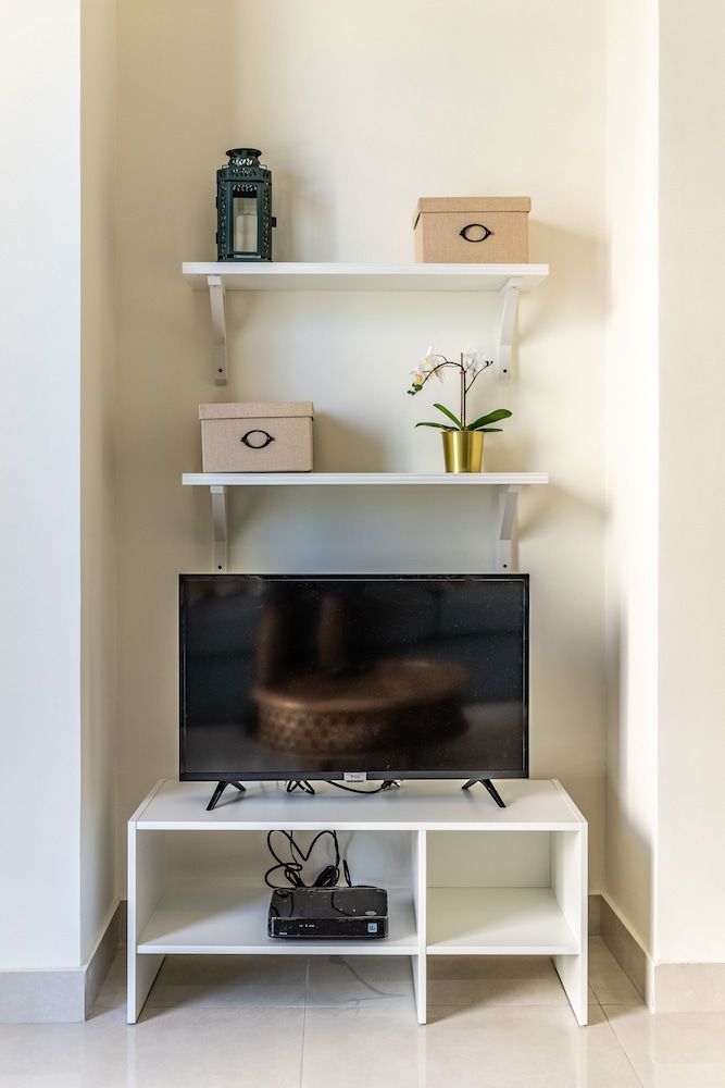 Stylish Waterfront Apartment With Views on Canal Comfort Apartment 21