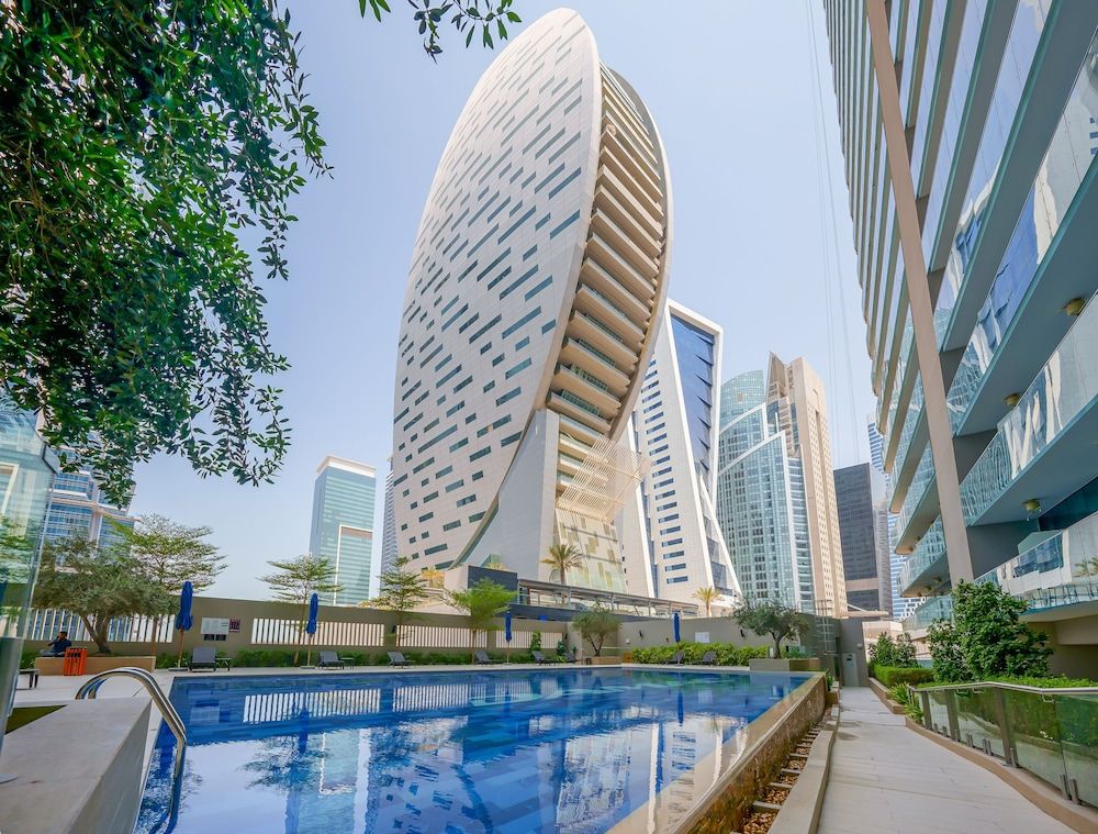 undefined Tanin - Apartment Amidst Lively Area With Pool and Balcony 3