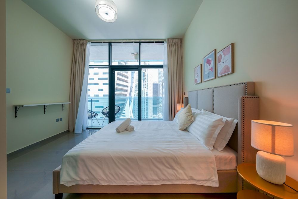 undefined Tanin - Apartment Amidst Lively Area With Pool and Balcony 6