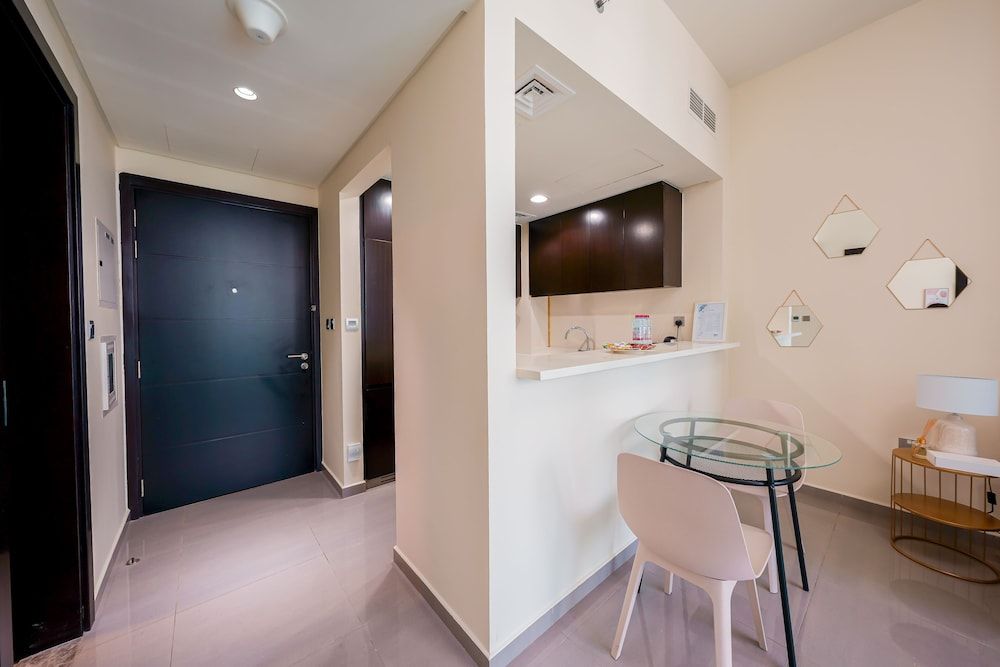 undefined Tanin - Apartment Amidst Lively Area With Pool and Balcony 8