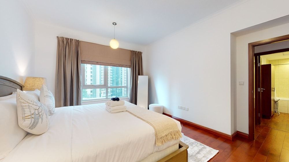 The Residences 601 Executive Apartment 4