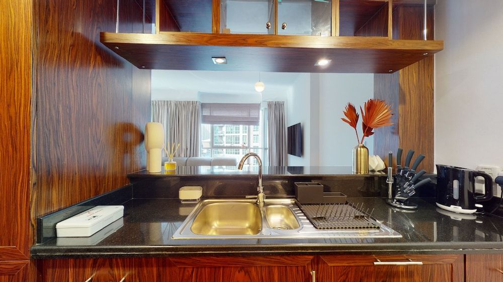 The Residences 601 Executive Apartment 25