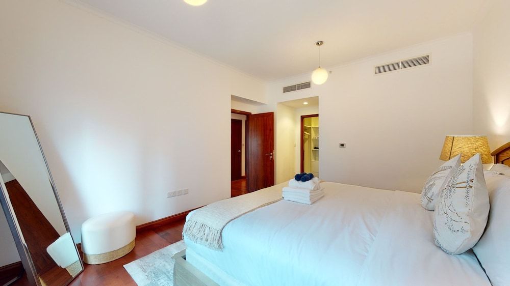 The Residences 601 Executive Apartment 5