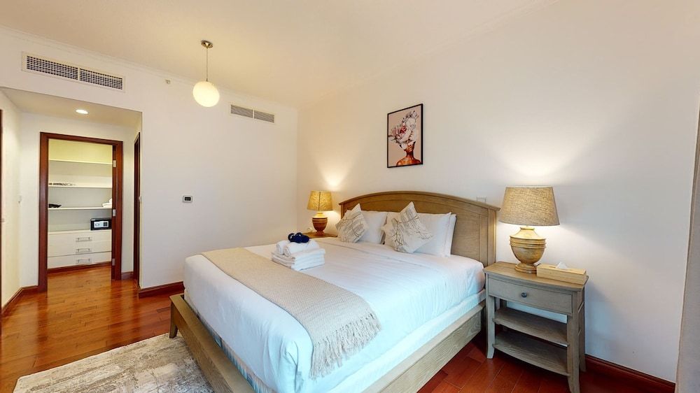 The Residences 601 Executive Apartment 7