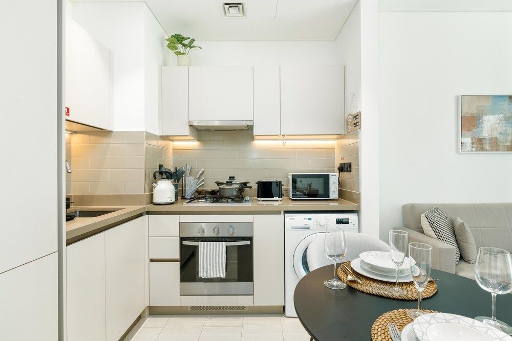 undefined Whitesage - Cozy Condo With Dazzling Cityscape and Canal Views 8