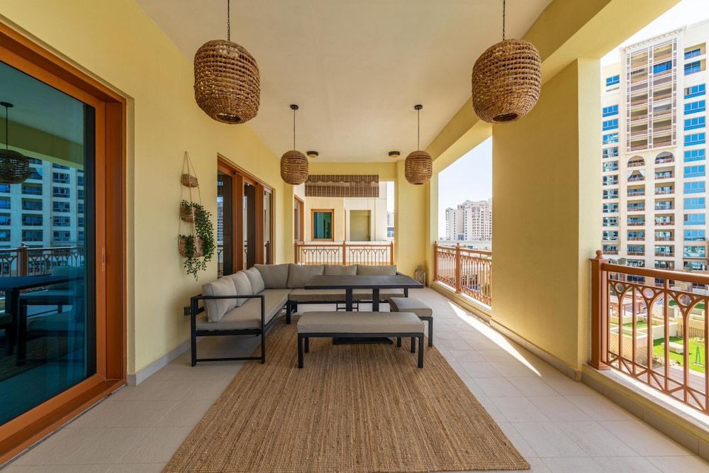 Exclusive Apt w Seafront Views Over Palm Jumeirah Apartment 13