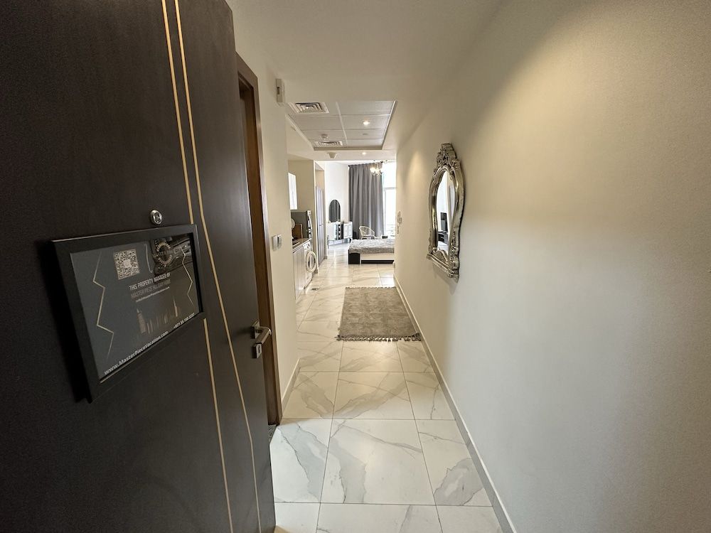 undefined Master Piece - Elegant Studio With Canal View in Business Bay 4