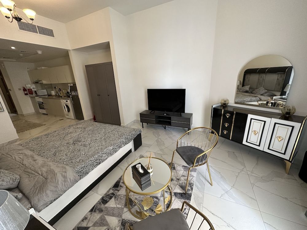 undefined Master Piece - Elegant Studio With Canal View in Business Bay 9