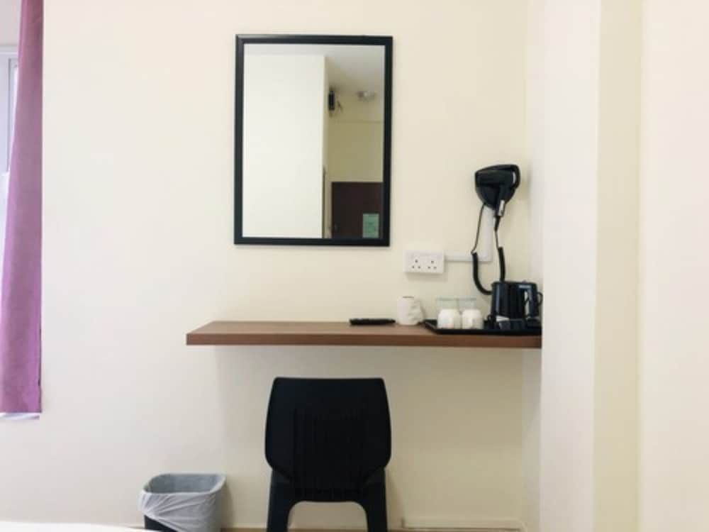 JH Hotel Standard Room 9