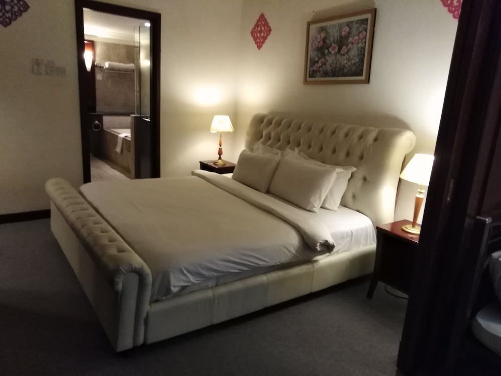 undefined Good Service Suite at Times Square 7