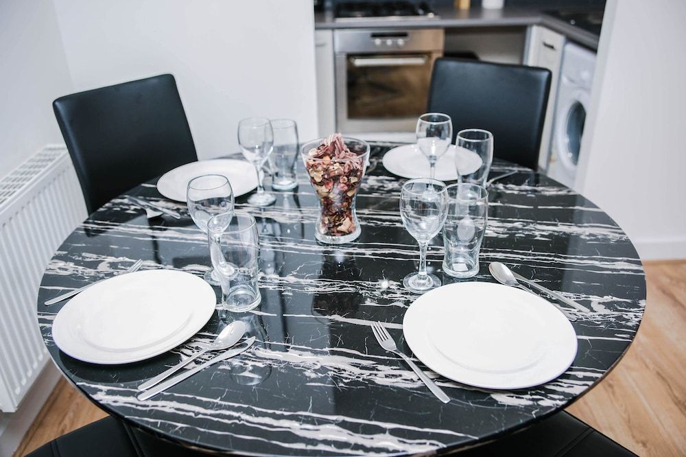 Riverside 2 Bed Apartment City Apartment, 2 Bedrooms, 2 Bathrooms 13