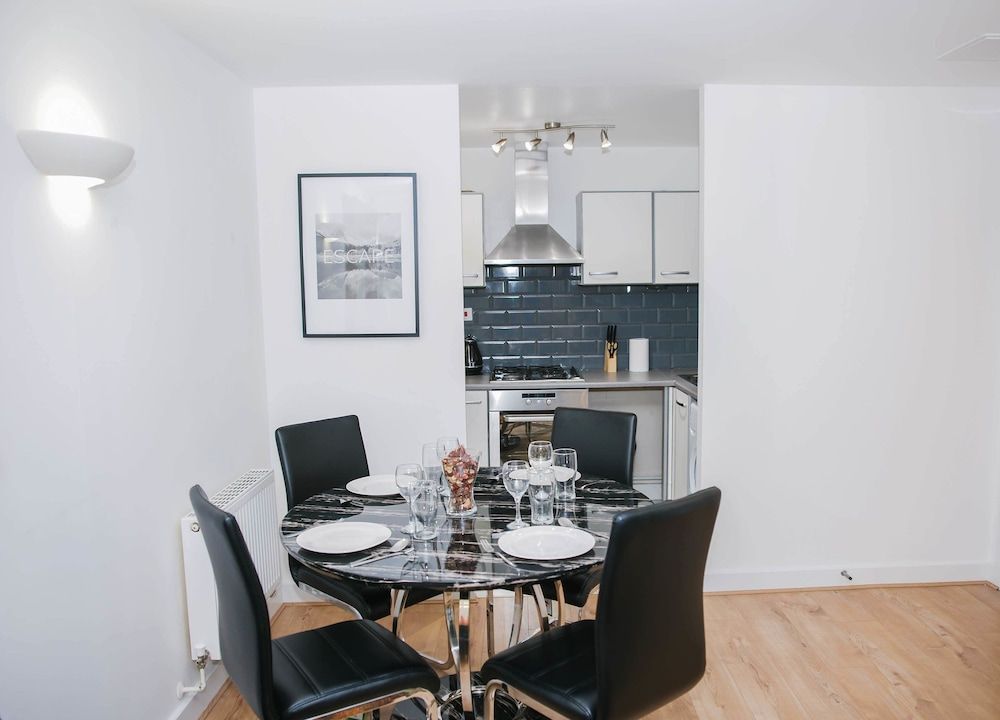 Riverside 2 Bed Apartment City Apartment, 2 Bedrooms, 2 Bathrooms 11