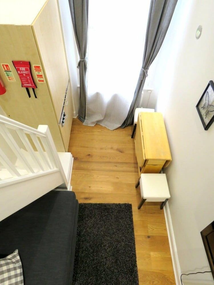 undefined 22 43 Clanricarde Gardens Studio 8