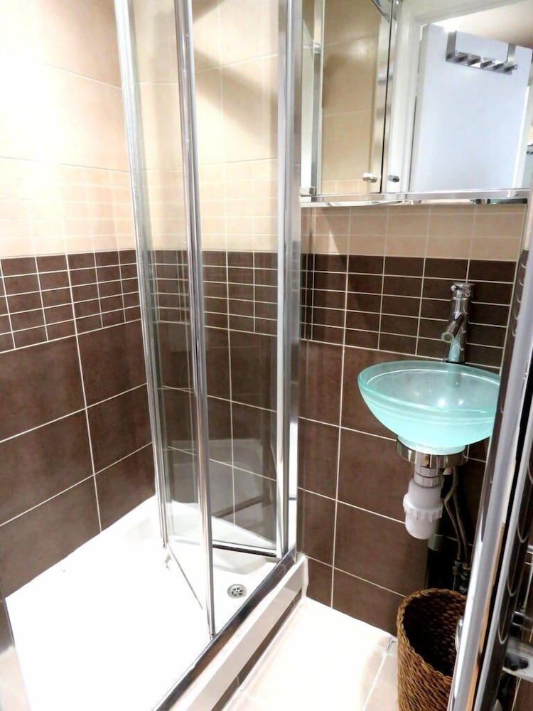 undefined 22 43 Clanricarde Gardens Studio 10