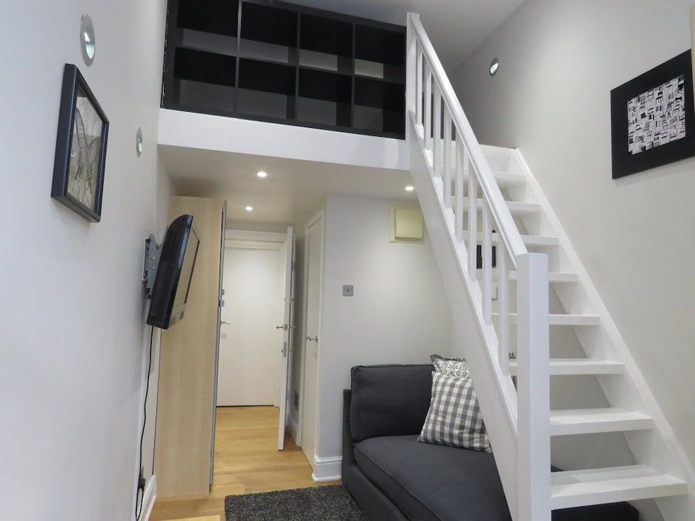 undefined 22 43 Clanricarde Gardens Studio 7