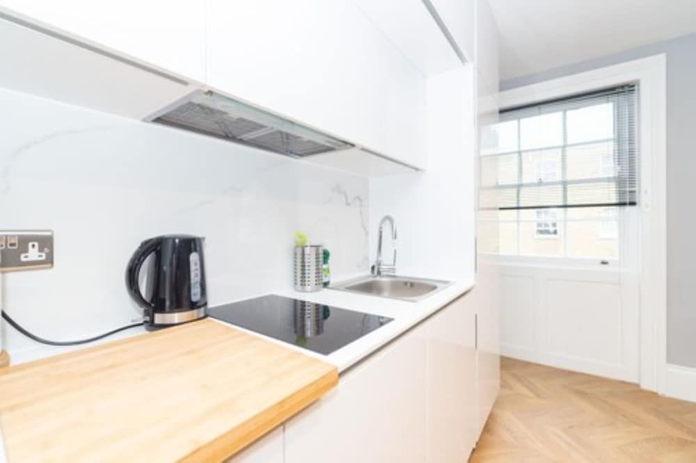PML Apartments Southwick Street Apartment, 1 Bedroom (Flat 4) 4