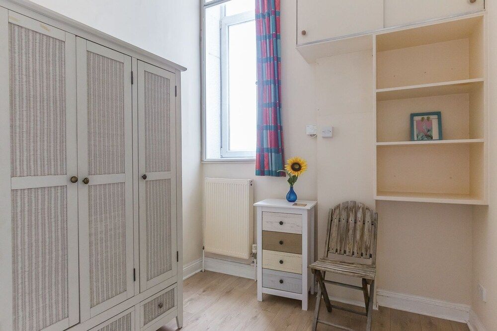undefined Bright Two BR Period Apartment in Whitechapel 7