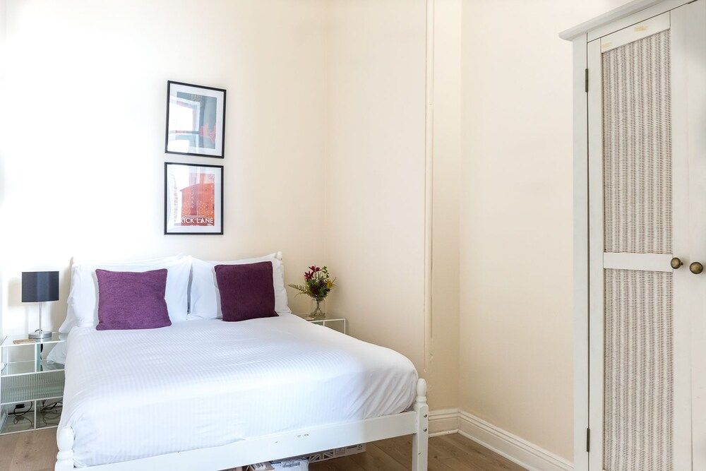 undefined Bright Two BR Period Apartment in Whitechapel 8