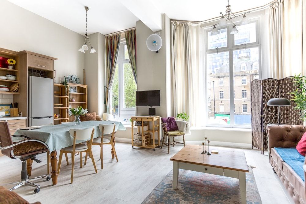 undefined Bright Two BR Period Apartment in Whitechapel