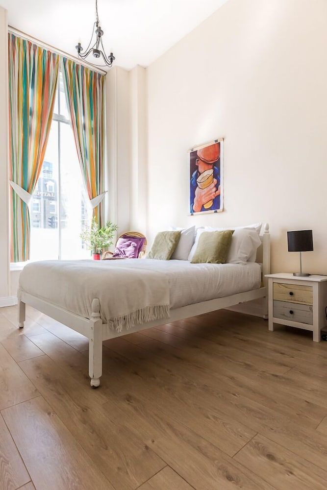 undefined Bright Two BR Period Apartment in Whitechapel 10