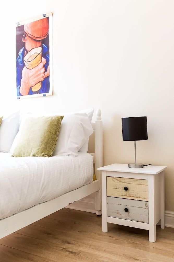 undefined Bright Two BR Period Apartment in Whitechapel 9