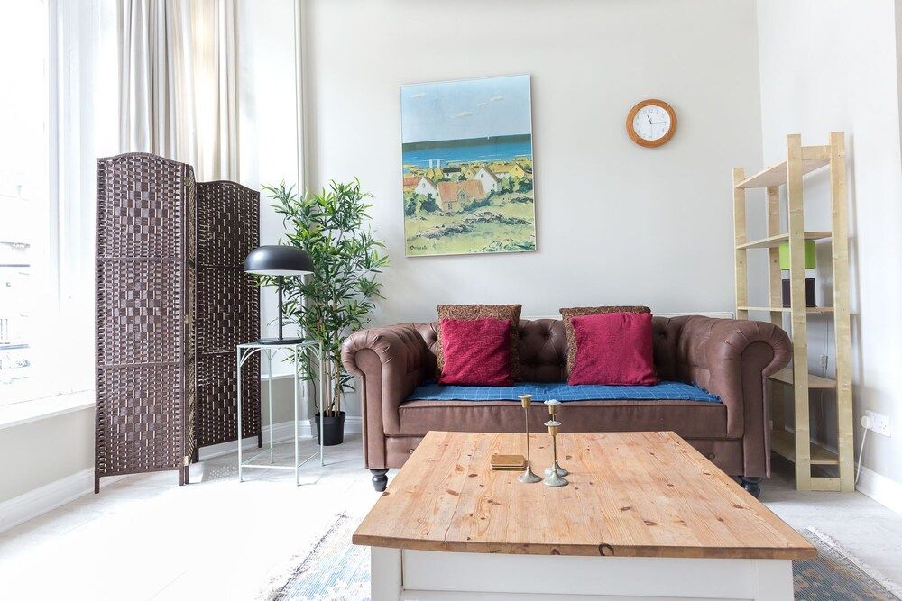 Bright Two BR Period Apartment in Whitechapel Apartment, 2 Bedrooms, Non Smoking 24