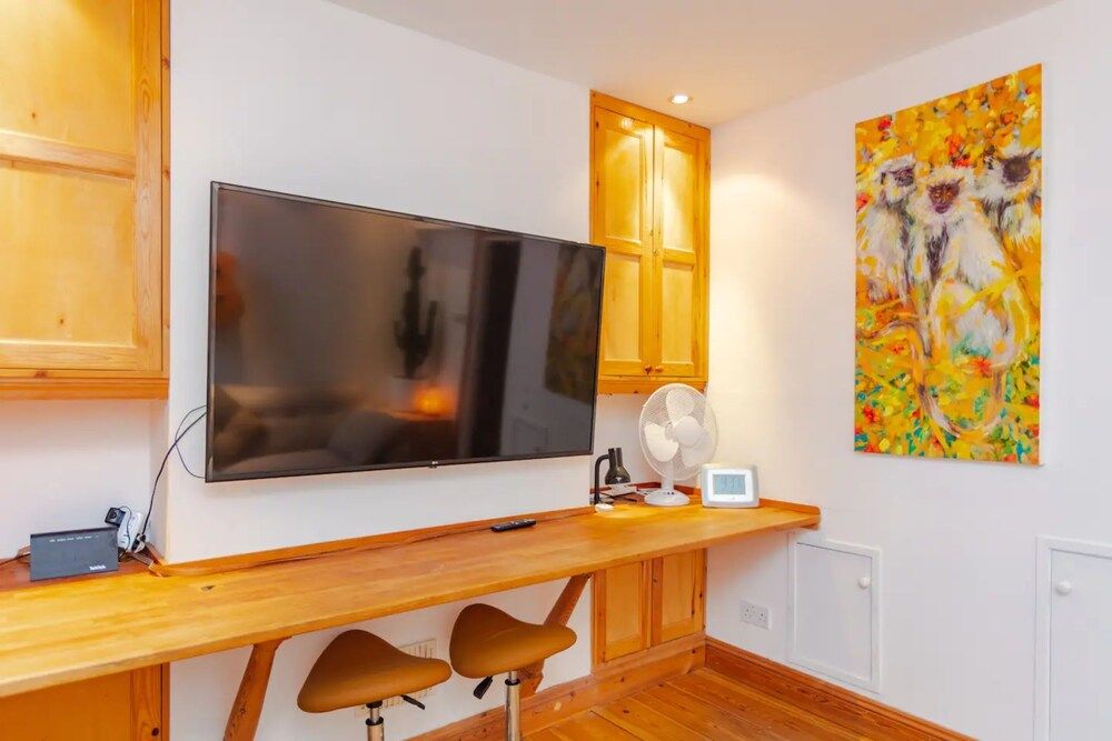 undefined Quirky 2 Bedroom Apartment in Elephant and Castle 6