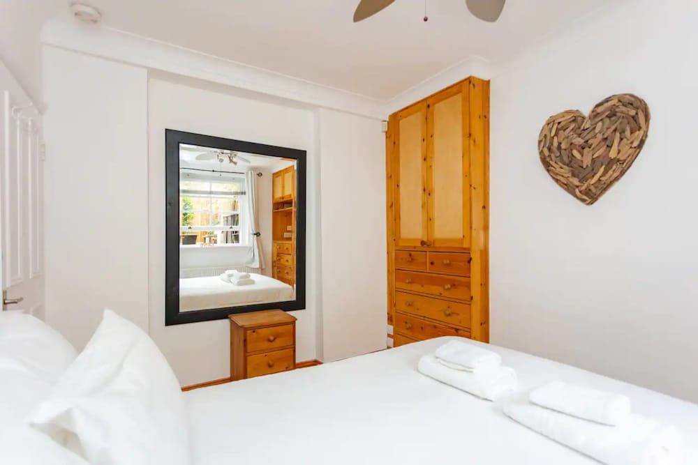 undefined Quirky 2 Bedroom Apartment in Elephant and Castle 3