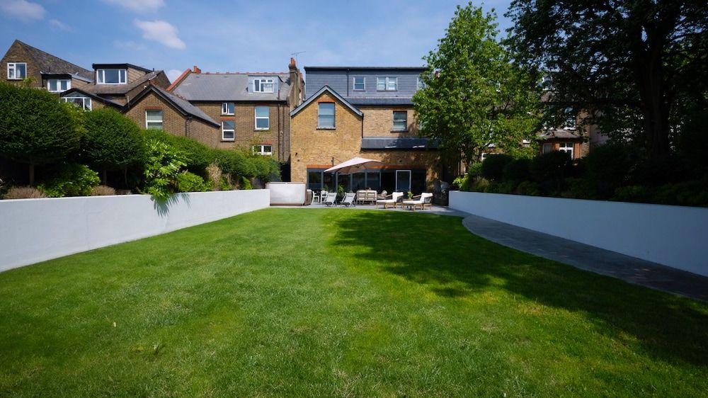 undefined Dream House London With ac, Gym, hot Tub, Cinema 4