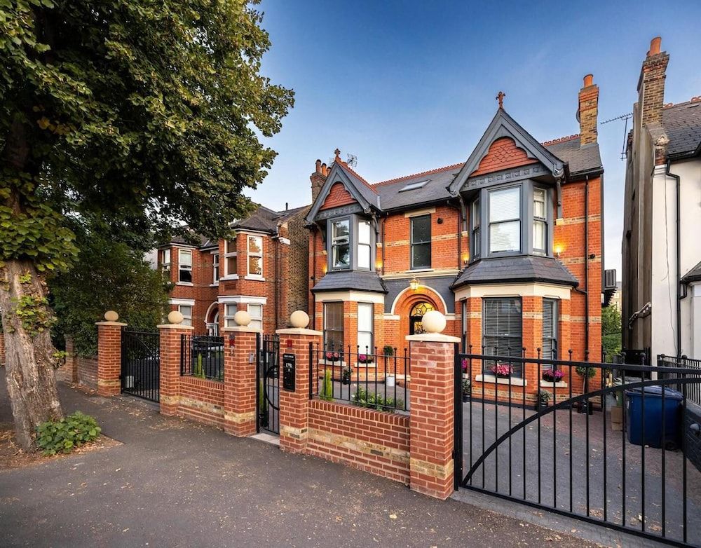 undefined Dream House London With ac, Gym, hot Tub, Cinema
