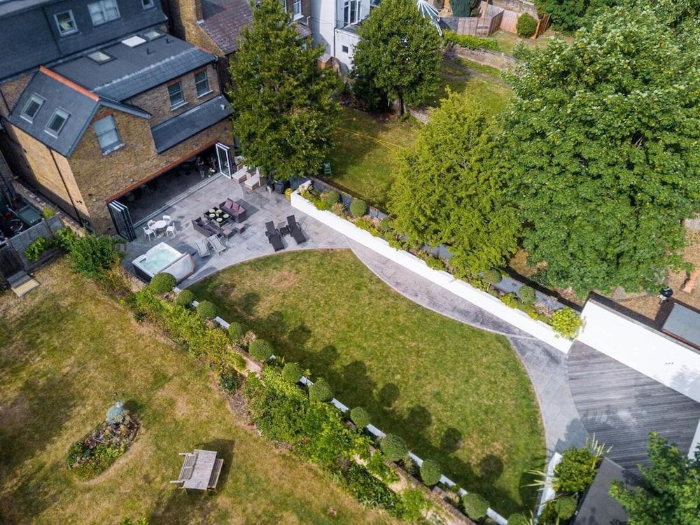 undefined Dream House London With ac, Gym, hot Tub, Cinema 5