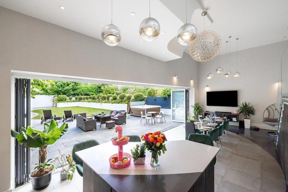 undefined Dream House London With ac, Gym, hot Tub, Cinema 7