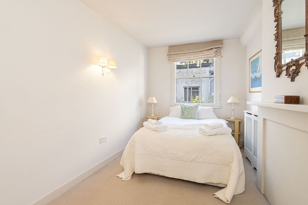 undefined JOIVY Elegant 2-Bed Mews Flat Near Buckingham Palace 8