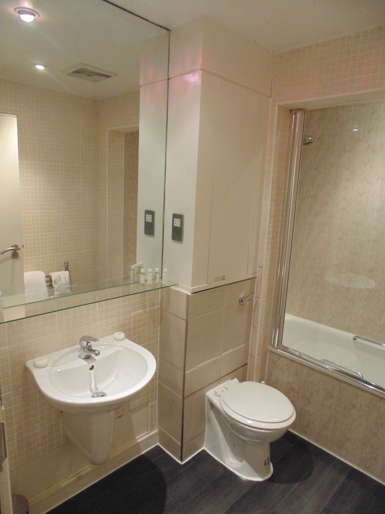 undefined Oakwood Apartments Bow Lane 5