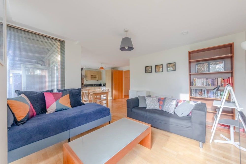 Spacious 2 Bedroom Apartment Near White City Basic Apartment, 2 Double Beds 24